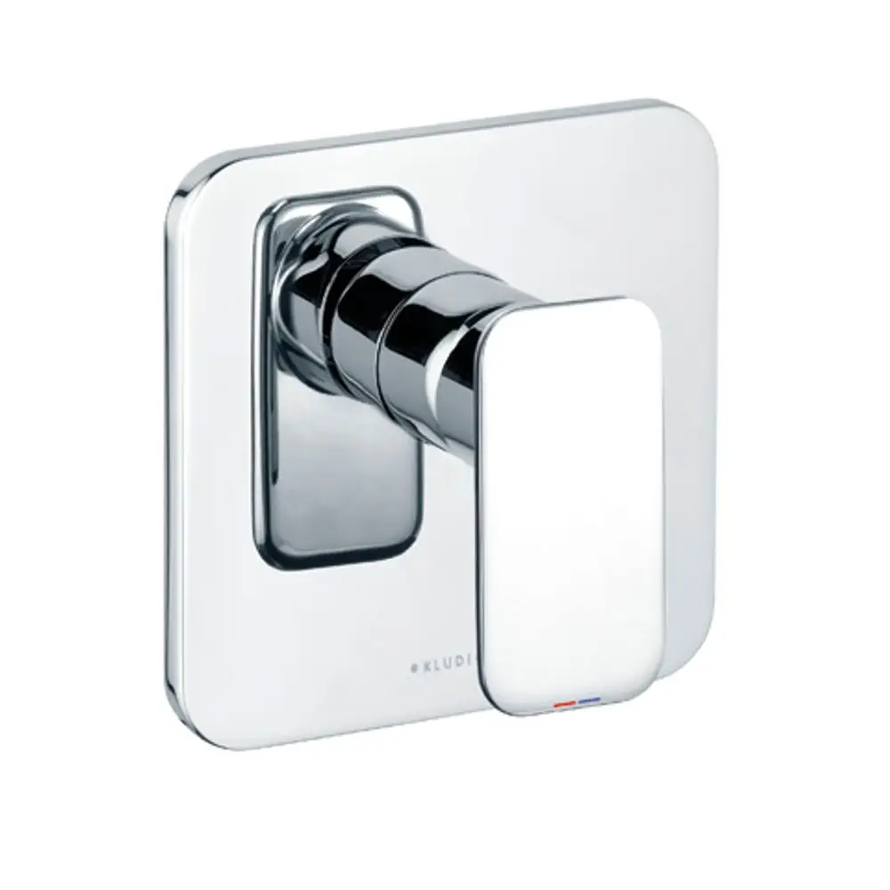 Ein quadratischer, verchromter Einhandmischer von Kludi mit einem rechteckigen Bedienhebel. Das Design ist schlicht und modern, ideal für Badezimmerinstallationen.